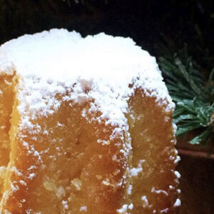 mini pandoro con zucchero a velo